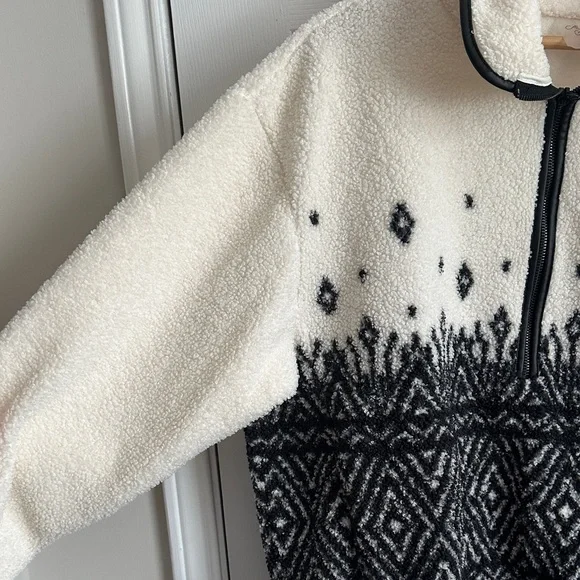 CALIA by Carrie Underwood Black and Cream Patterned Hoodie - Picture 3 of 6